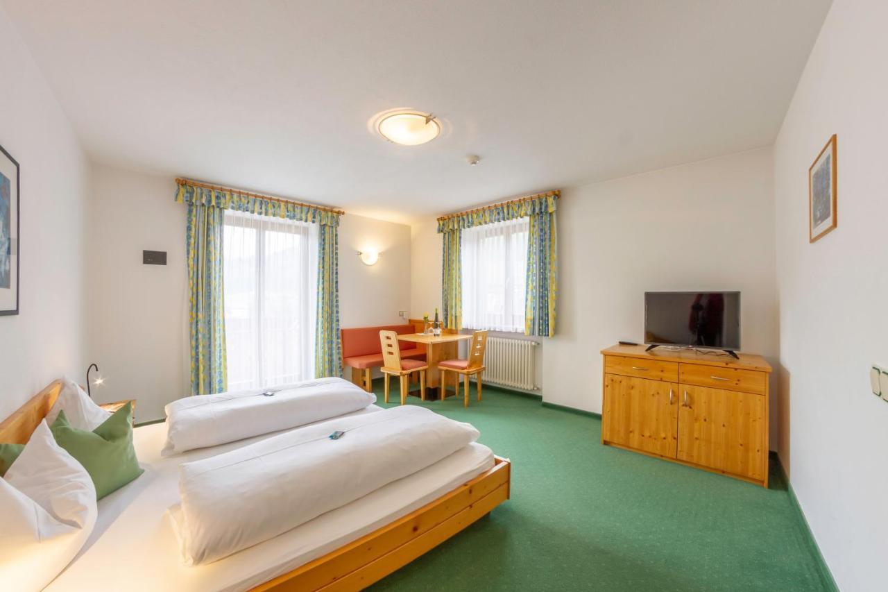 Hotel Garni Angerer Lutago Exterior photo