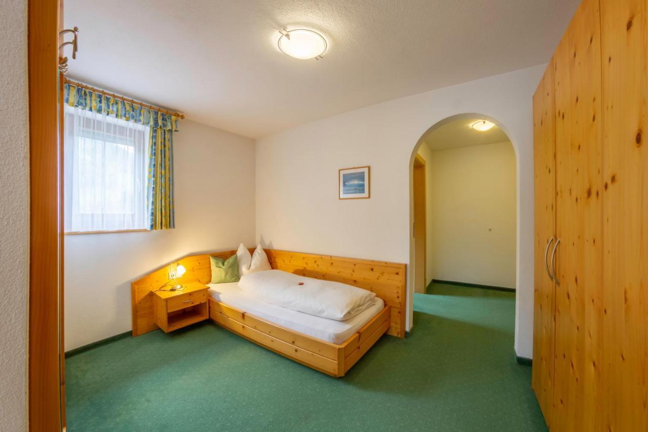 Hotel Garni Angerer Lutago Exterior photo