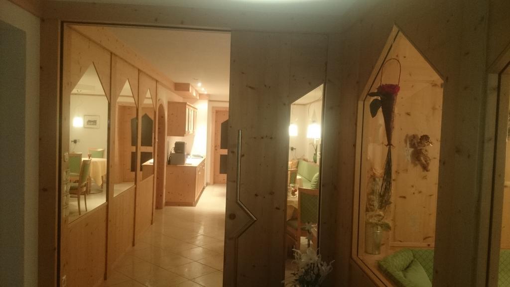 Hotel Garni Angerer Lutago Room photo