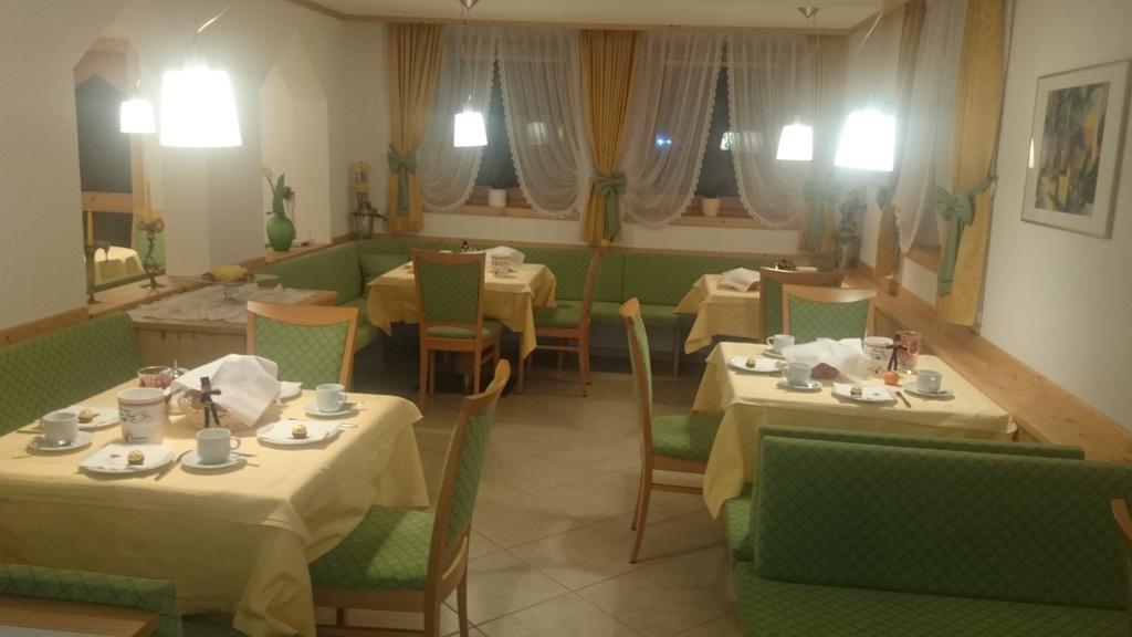 Hotel Garni Angerer Lutago Room photo